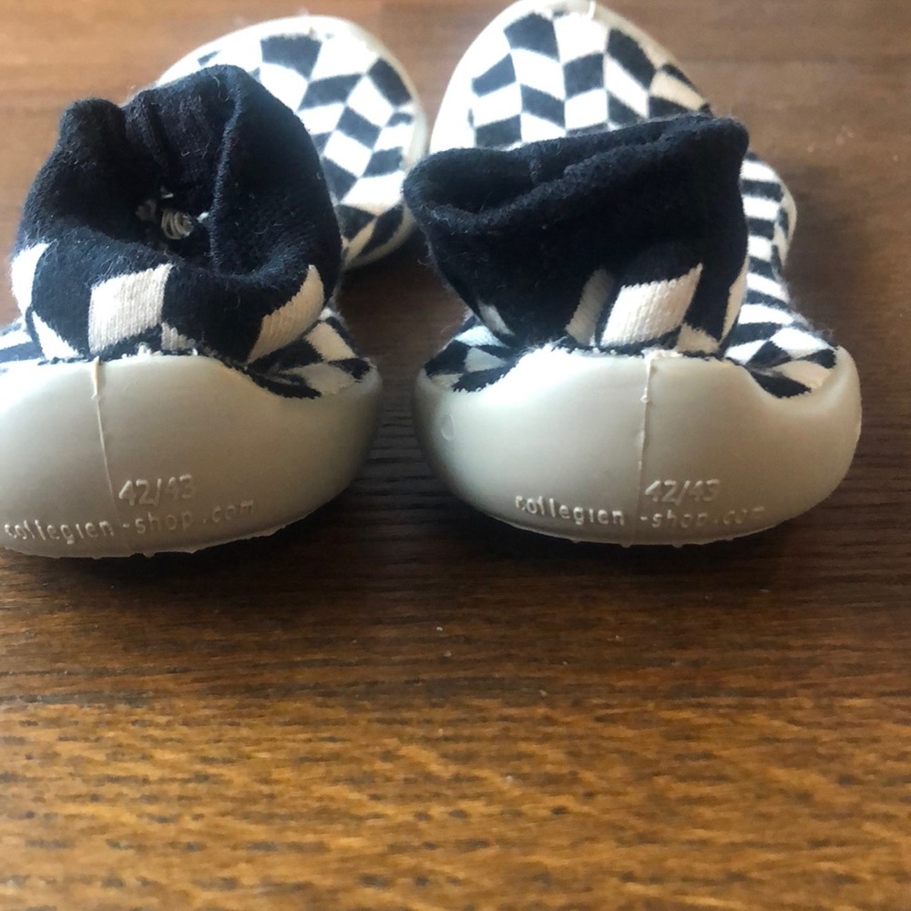 Slippers - Picture 3 of 4